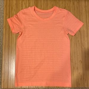 Lululemon short sleeve breeze